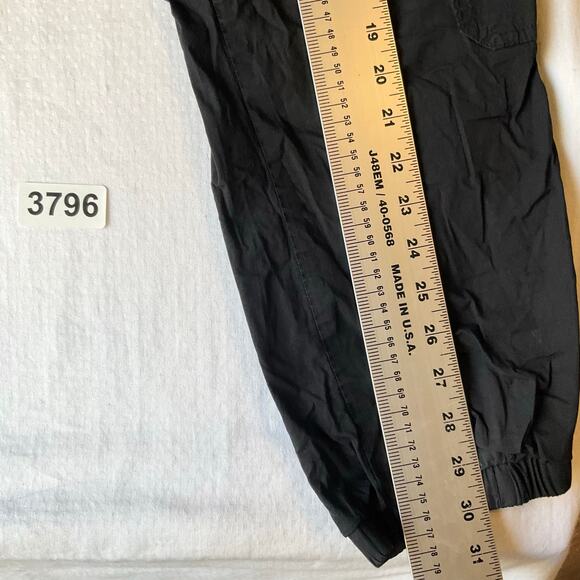 GUESS Women Capri Pants size M US Black Mid Rise Stretch - Picture 3 of 12